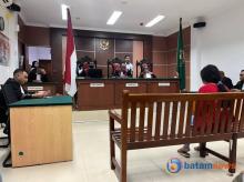 Penganiayaan Sadis ART di Batam: JPU Tuntut Roslina 10 Tahun Penjara, Merliyati 7 Tahun