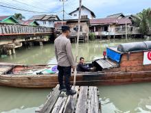 Polsek Daik Imbau Nelayan Waspadai Cuaca Ekstrem di Perairan Lingga