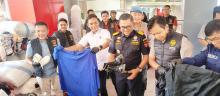 Ditreskrimsus Polda Kepri dan Bea Cukai Batam Amankan Puluhan Koper Pakaian Bekas Ilegal