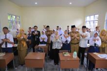 7.000 Siswa di Tanjungpinang Terima Bantuan Seragam Sekolah dari Pemko