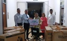 Dukung Layanan Kesehatan, BRK Syariah Serahkan Kursi Roda ke RSUD Pratomo