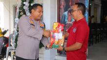 Polres Anambas Gelar Gotong Royong & Bagi Parcel Natal di 7 Gereja