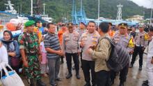 Kapolres Anambas Tinjau Pos Pam Nataru, Pastikan Keamanan Arus Mudik di Pelabuhan Tarempa