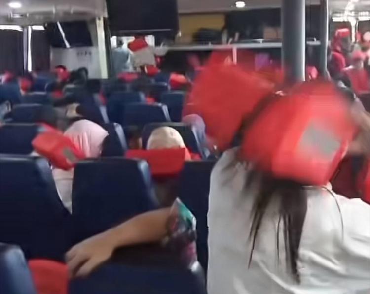 Kapal Dumai Line Diterjang Ombak Tinggi Rute Dumai-Batam, Penumpang Panik Kenakan Life Jacket