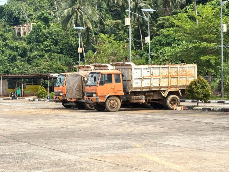 Dokumen Tak Lengkap, Tiga Dump Truck Gagal Berangkat ke Tanjung Uban dari Palmatak