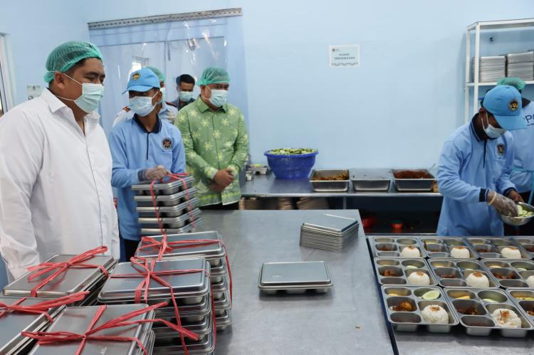 Dari 37 Pekerja Lokal, 2.091 Porsi Makanan Bergizi Diproduksi Setiap Hari untuk 20 Sekolah di Bintan