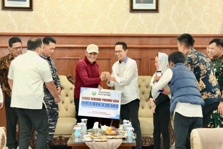 Datang Ke Banda Aceh Wali Kota dan Wakil Wali Kota Batam Serahkan Langsung Bantuan Rp4,8 Miliar 