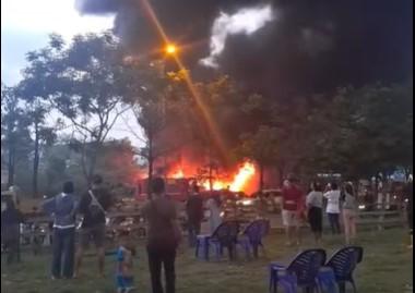 Kebakaran Tanjung Uncang Batam Berhasil Dipadamkan, Sempat jadi Tontonan Warga Ramai di Medsos