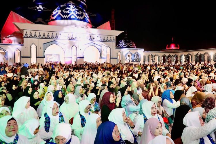 Masjid Agung Raja Hamidah Dipadati Jemaah, Amsakar Tekankan Spirit Bandar Dunia Madani