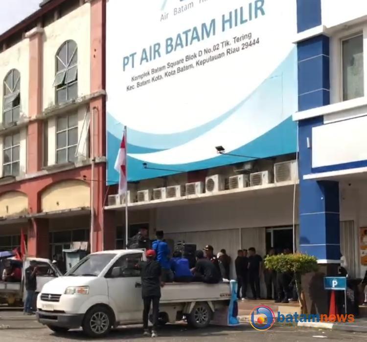 Krisis Air Parah di Batam, Demo Warga Batu Ampar Berlanjut ke Kantor PT ABH
