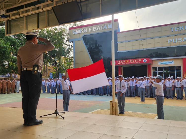 Polantas Polda Kepri Beri Edukasi Lalu Lintas ke Pelajar SMKN 6 Batam, Soroti Angka Kecelakaan Usia Produktif
