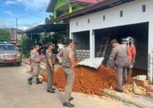 Patroli Rutin Satpol PP Lingga, Material Bangunan di Badan Jalan Jadi Sorotan