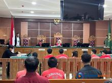 Penyelundupan 3.200 Pod Liquid Vape Etomidate: Dua WN Singapura Dituntut 5 Tahun Penjara, Eks Syahbandar 3,5 Tahun