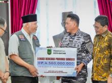 Pemko Batam Salurkan Bantuan Rp4,5 Miliar untuk Korban Bencana Sumbar, Disambut Langsung Gubernur Mahyeldi