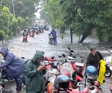 Tips Berkendara Aman di Batam Saat Hujan Deras & Banjir Rob, Nomor 3 Sering Diabaikan