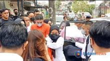 Warga Emosi Saat Rekonstruksi Pembunuhan Dwi Putri, Pelaku Diteriaki `Pembunuh`