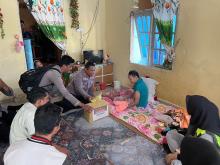 Suasana Haru di Desa Tiangau, Polri Sapa Lansia dengan Sembako dan Pemeriksaan Kesehatan