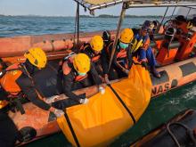 Hari Kedua Pencarian, ABK Tamark 02 yang Jatuh di Perairan Tanjung Pinggir Ditemukan Meninggal