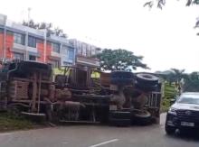 Terjadi Lagi! Lori Terguling di Permata Baloi Batam, Arus Lalu Lintas Nagoya–Tiban Terganggu