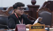 Warga Gugat UU Lalu Lintas ke MK Usai Kecelakaan, Tuntut Larangan Tegas Merokok Saat Berkendara
