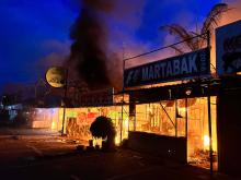 Kawasan Kuliner Mega Legenda Batam Terbakar, Diduga Akibat Pembakaran Sampah