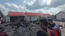 Gara-gara Api Tungku dan Angin Kencang, Tiga Rumah di Pesisir Lingga Hangus Terbakar