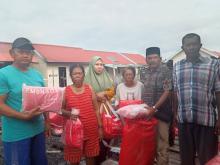 Dinsos Lingga Salurkan Bantuan Darurat untuk Warga Terdampak Kebakaran di Linau Air Batu Tanjung Kelit