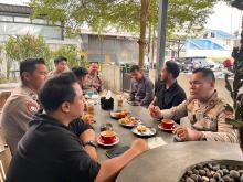 Polsek Sekupang Sambangi Pemuda Tiban, Serap Aspirasi Warga untuk Jaga Kamtibmas