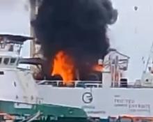 Breaking News: Kapal Terbakar di PT ASL Batam, Asap Hitam Mengepul