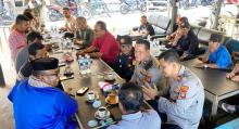 Polsek Batu Ampar Kawal Distribusi Air Bersih ke Warga Tanjung Sengkuang