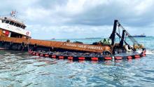 Kapal LCT Kandas di Perairan Tanjung Pinggir, Limbah Hitam Cemari Pantai Dangas