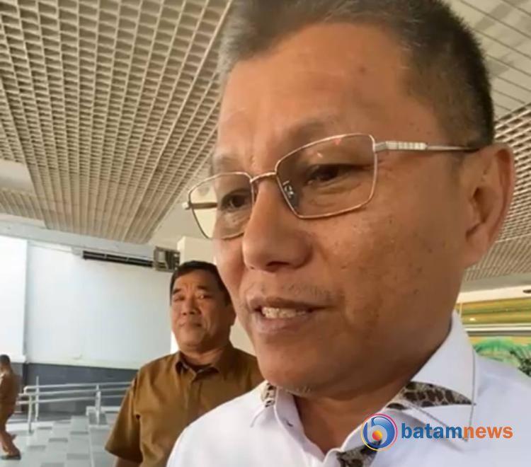 Cari Tahu Kadar Racun, DLH Batam Ambil Sampel Limbah Hitam yang Cemari Pesisir Dangas