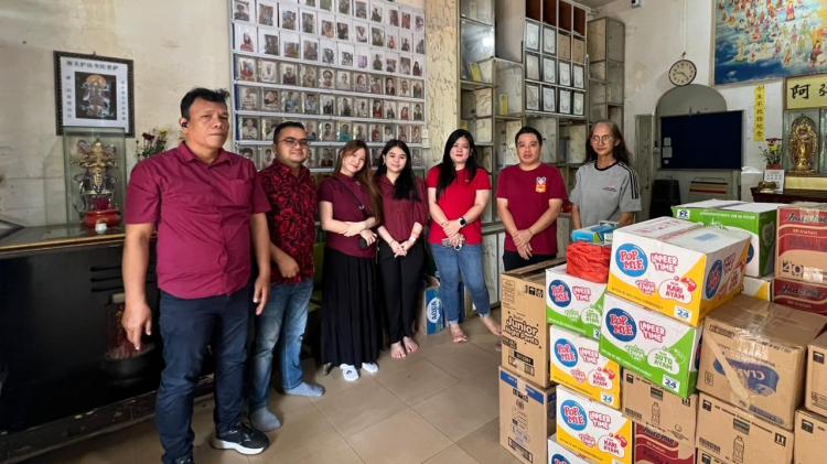 Dalam Semangat Imlek, PKP Berbagi Kasih Lewat Santunan ke Panti Jompo
