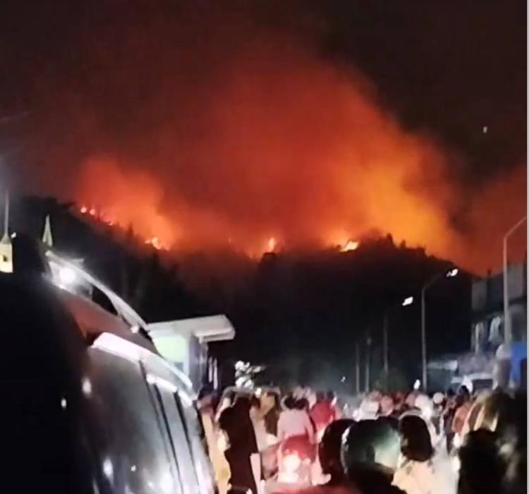 Kebakaran di Batuaji Meluas, Warga Cemas dan Mulai Mengungsi