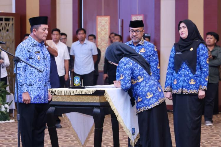 Guntur Sakti Jabat Kadis Satpol PP, Ini Daftar Lengkap Pejabat yang Dilantik Gubernur Kepri
