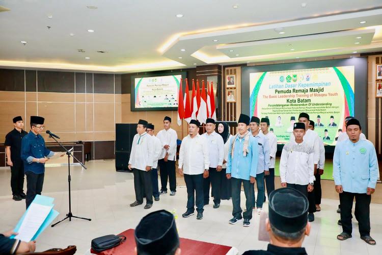 Lantik DPK BKPRMI, Amsakar Achmad Minta Pemuda Masjid Mandiri Secara Ekonomi