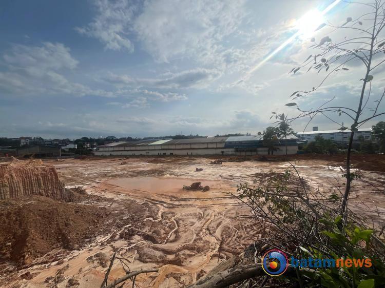 Tebing Curam Tanpa Pengaman, Proyek Pemotongan Lahan PT Jutam di Tanjung Sengkuang Batam Buat Was-was Warga