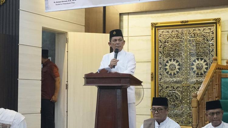 Safari Ramadan 1447 H di Lingga, Gubernur Ansar Serahkan Bantuan untuk Warga