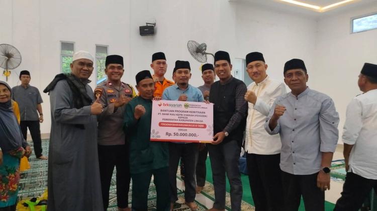 Safari Ramadhan di Penuba, Wakil Bupati Lingga Salurkan Bantuan untuk Duafa dan Anak Yatim