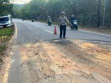 Cegah Kecelakaan, Polresta Barelang Periksa Kondisi Jalan Rusak di Gajah Mada