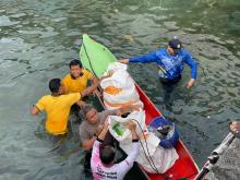 Gotong Royong Bersih Pantai, Polres Kepulauan Anambas Sinergi dengan Warga Desa Sri Tanjung