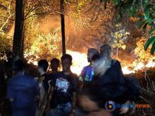 Hutan Mata Kucing Terbakar, Warga dan Anak-anak Berjibaku Padamkan Api Secara Mandiri