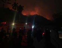 Kebakaran Hutan Lindung Batu Aji Meluas Puluhan Hektar, Dipicu Angin Kencang