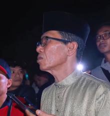 Langit Batu Aji Memerah, Wali Kota Amsakar Tembus Asap Naik Motor Tinjau Kebakaran Hutan Lindung