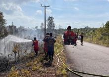 Nyaris 2 Hektare Lahan Dekat Pesantren Sungai Pinang Lingga Hangus, Petugas hingga Warga Berjibaku Lawan Api
