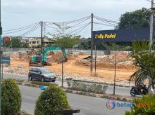 Pembangunan `Rally Padel` di Sei Panas Diduga Tutup Saluran Drainase, Warga Khawatir Ancaman Banjir di Bengkong Meningkat