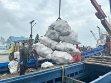 148,89 Ton Kelapa Bulat Natuna Dikirim ke Tanjungpinang Jelang Ramadhan