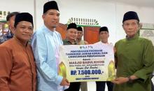 Safari Ramadan di Pulau Mas Bangsal, Wabup Lingga Serahkan Sejumlah Bantuan