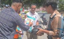 Polres Lingga Hadir di Tengah Masyarakat, Salurkan Paket Sembako di Singkep