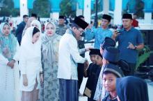 Santuni 1.200 Anak Yatim, Ribuan Warga Padati Masjid Agung Batam 